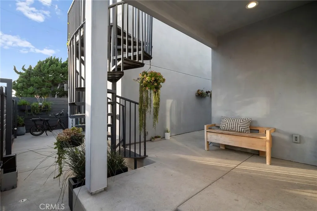https://cdn.realtyfeed.com/cdn/127/306792958/37a83cc7d22c33d796142410f8ed69aa.webp