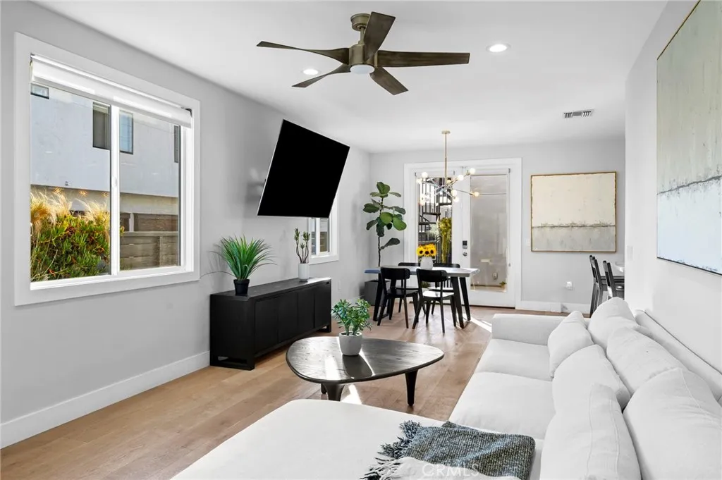 https://cdn.realtyfeed.com/cdn/127/306792958/a48c4fde321f5a4a3ac338c2703351c5.webp