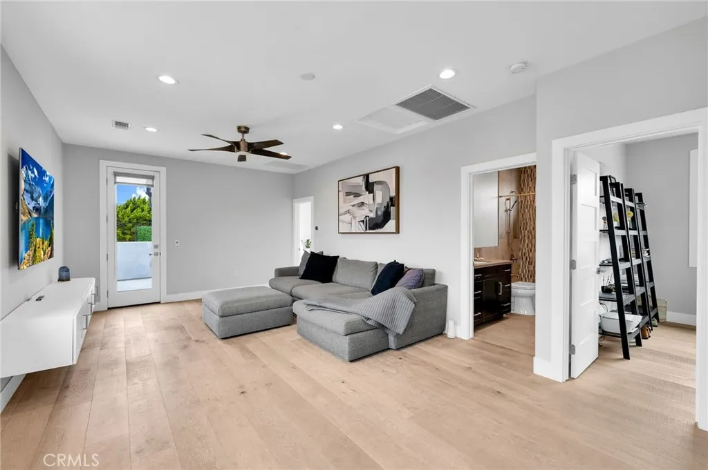 https://cdn.realtyfeed.com/cdn/127/306792958/bae0eecaddb74b643aa67b86e509fa2c.webp