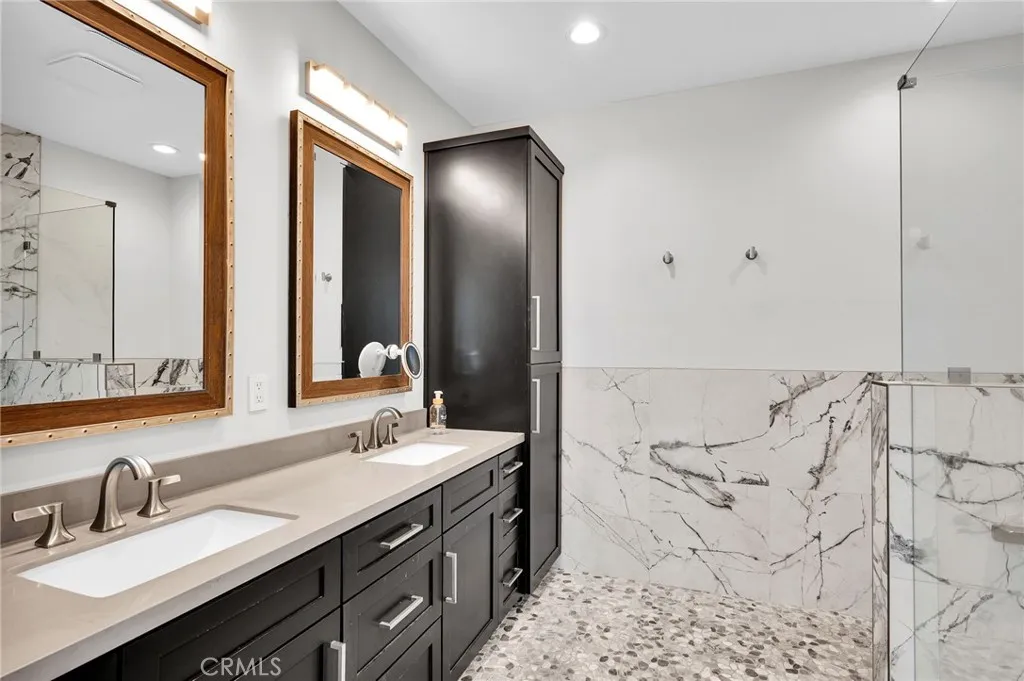 https://cdn.realtyfeed.com/cdn/127/306792958/e20215fe291c430cb03a313ca3ca4f1b.webp