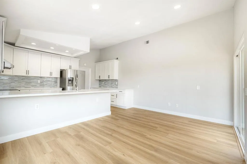 https://cdn.realtyfeed.com/cdn/127/306792965/fdc4b56c67eba2de6d387d6a2a38c30a.webp