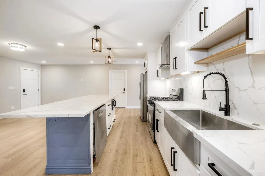 https://cdn.realtyfeed.com/cdn/127/306792972/4e01229e1105fd0a24ffdfa7ea62078d.webp