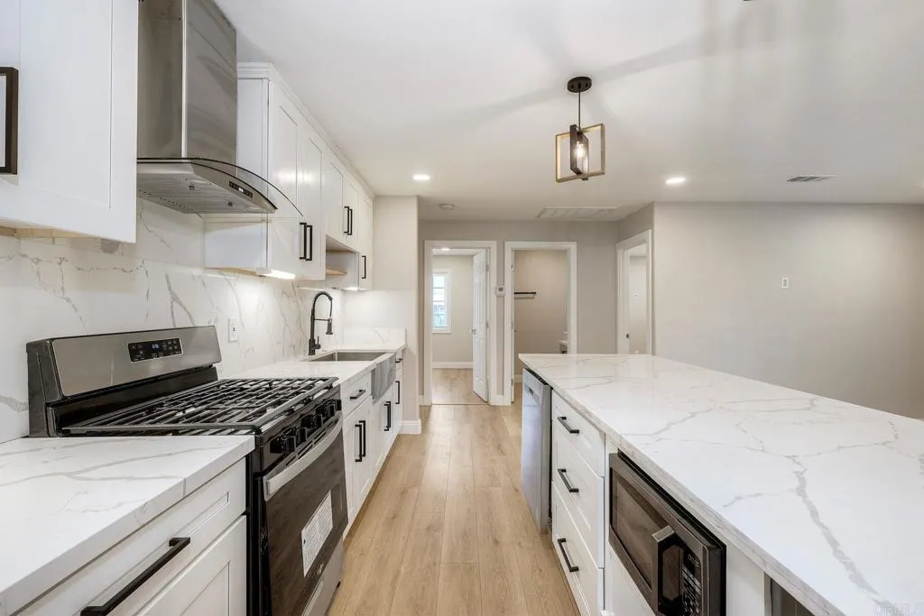 https://cdn.realtyfeed.com/cdn/127/306792972/afca7aacb67919a1d817fbc9b1120e72.webp