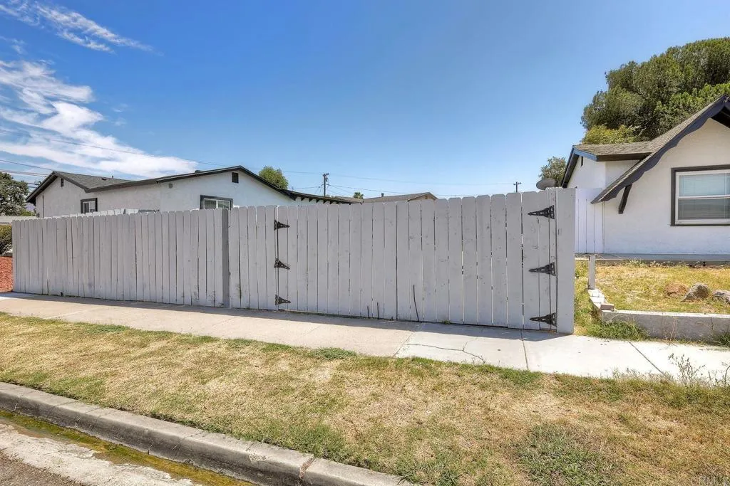 https://cdn.realtyfeed.com/cdn/127/306792972/daba5ee9ee041a670b332ec44c0cf525.webp