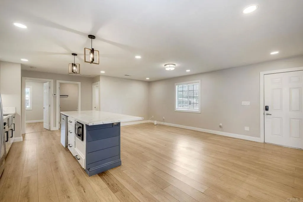 https://cdn.realtyfeed.com/cdn/127/306792972/e20a74115d4b711ccc3108516e10b3ec.webp