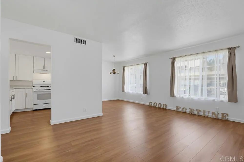 https://cdn.realtyfeed.com/cdn/127/306792999/6b75965f1d7d213d09e87468999811b2.webp