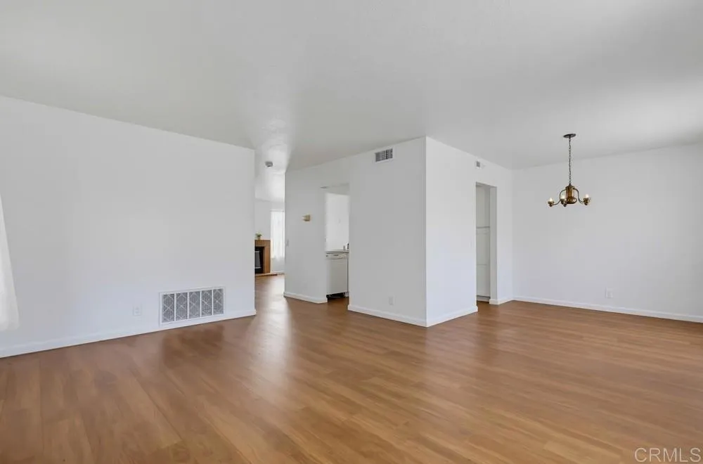 https://cdn.realtyfeed.com/cdn/127/306792999/ca15ce06c44636639aa3b0f76658fd9b.webp