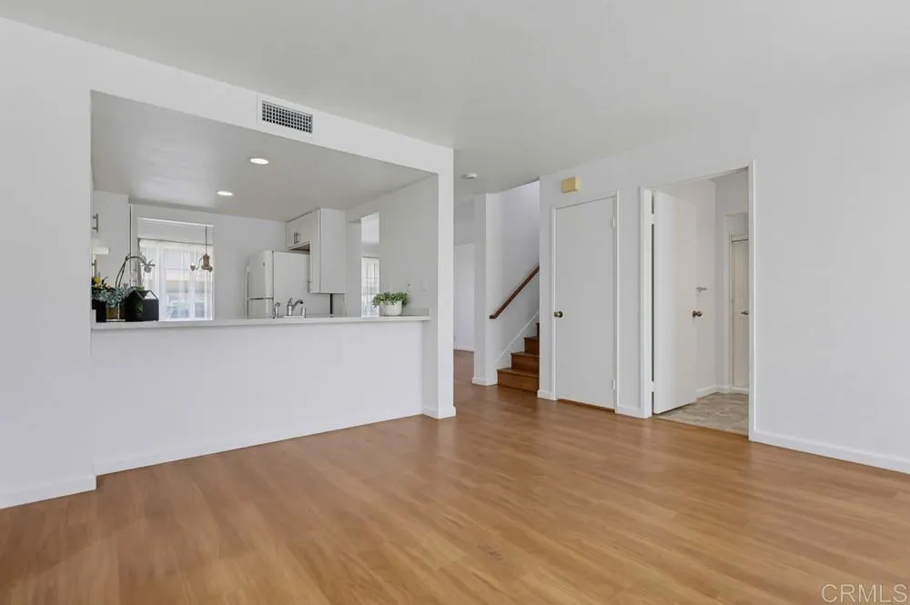 https://cdn.realtyfeed.com/cdn/127/306792999/cce15d7fd55039d94ab1c9a52d6faf41.webp