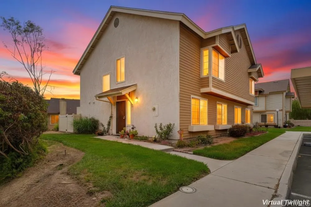 2041 MANZANA Way