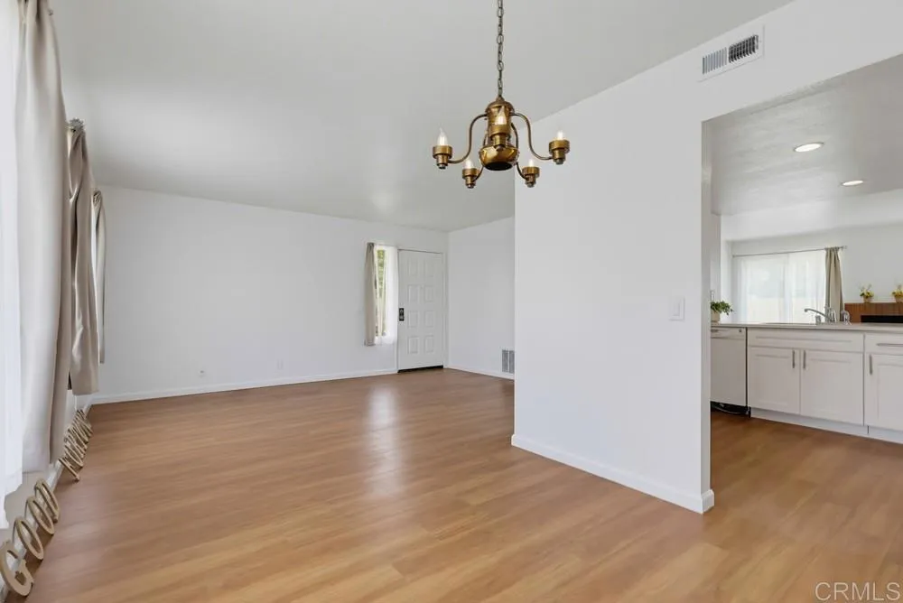 https://cdn.realtyfeed.com/cdn/127/306792999/eb7a70d9e4c3b463bd104057a441cdf7.webp