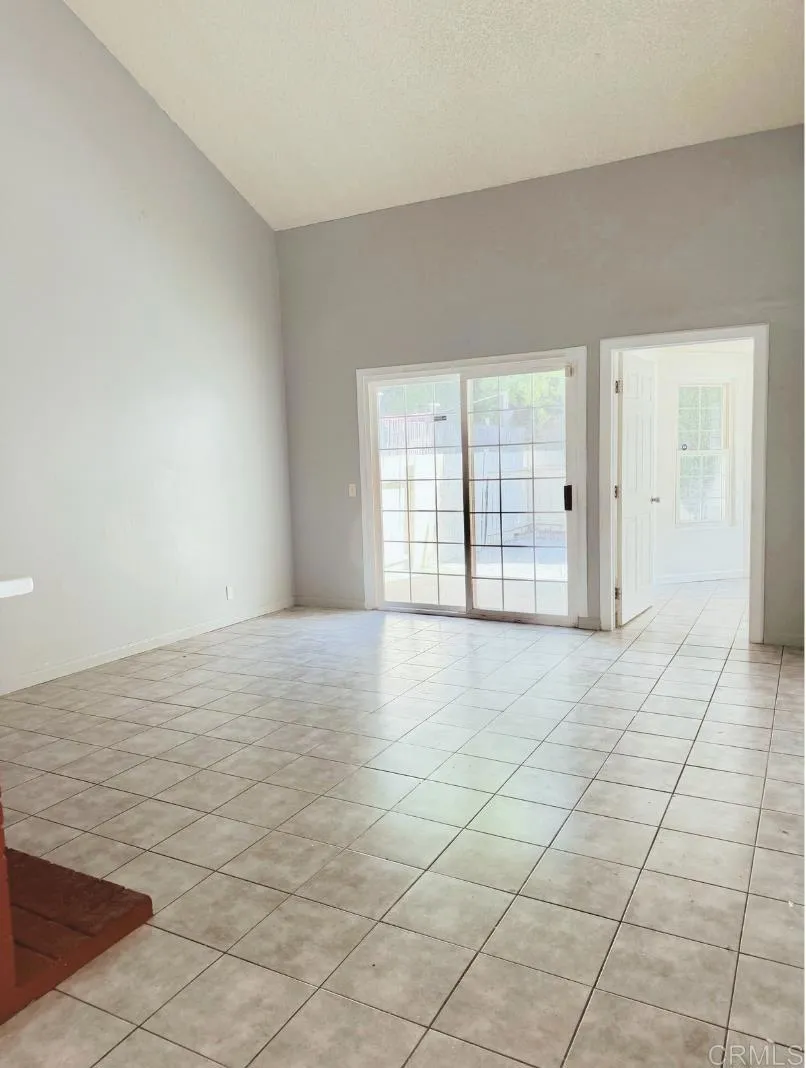 1135 Manzana Way