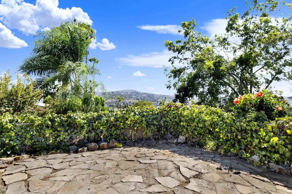 https://cdn.realtyfeed.com/cdn/127/306793061/bf16f008514aa0e0d89934813427e776.webp