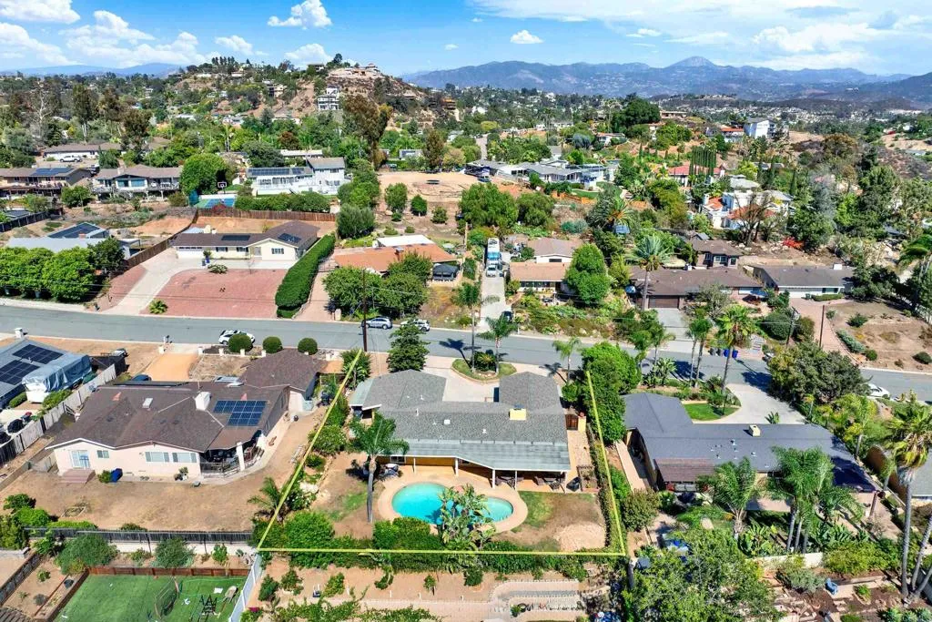 https://cdn.realtyfeed.com/cdn/127/306793061/cf8b6a084712805157006ce377cdb143.webp