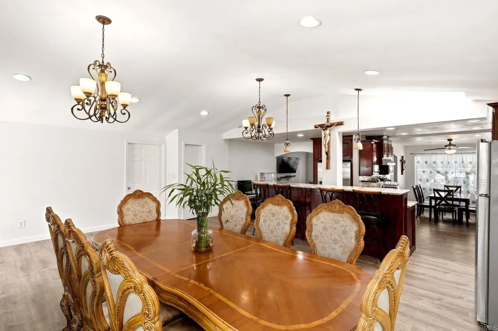 https://cdn.realtyfeed.com/cdn/127/306793073/046a60f63650107f0bca207754aaca2e.webp