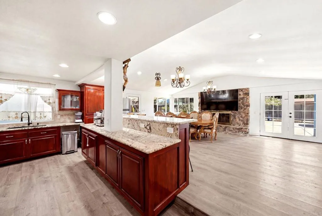 https://cdn.realtyfeed.com/cdn/127/306793073/77c86af146e05a9d7e4dd7712c67b55b.webp