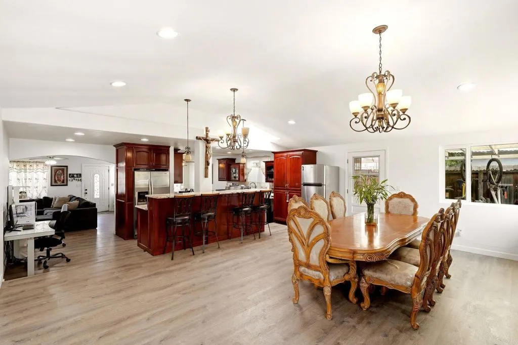 https://cdn.realtyfeed.com/cdn/127/306793073/810d958eabc3de1f164530fc9d562caf.webp