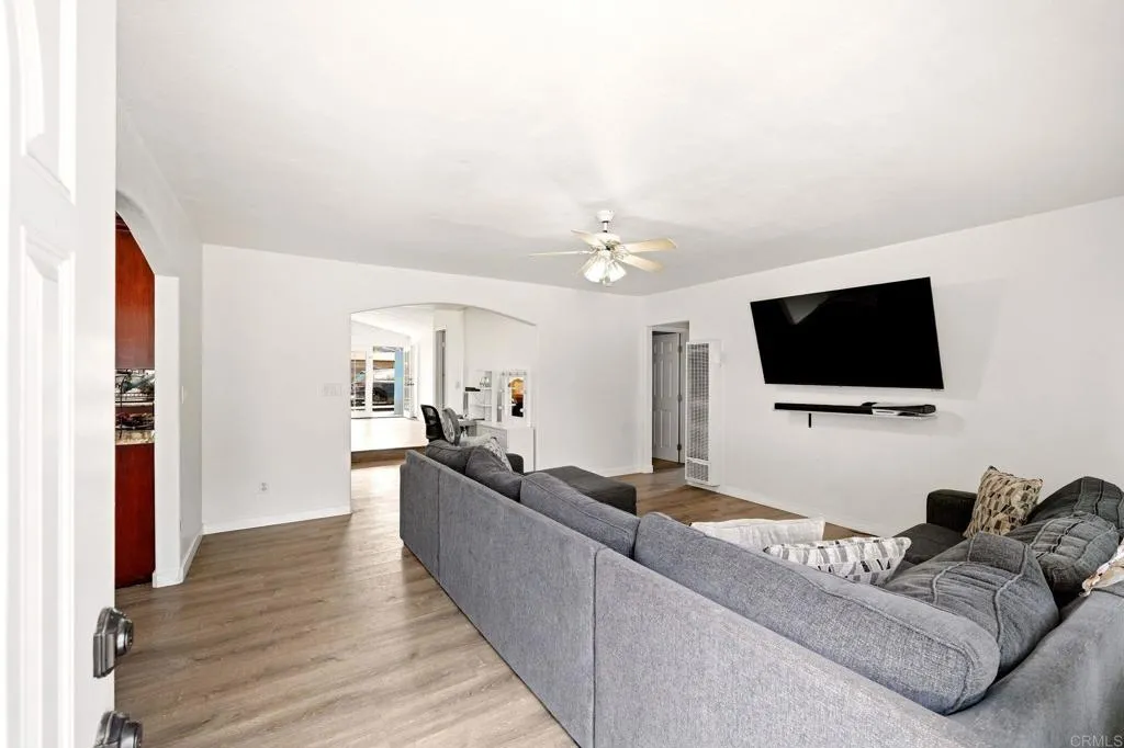 https://cdn.realtyfeed.com/cdn/127/306793073/de82d077448d1a5ddc46712180393ccc.webp