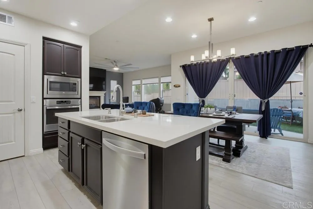 https://cdn.realtyfeed.com/cdn/127/306793076/9caaad1158a39445acd72e85917065bc.webp