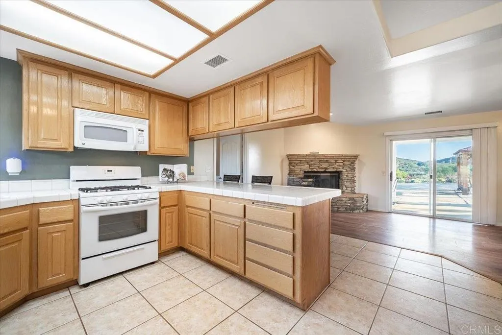 https://cdn.realtyfeed.com/cdn/127/306793139/6b7a66d8e2ae6d9a9fccb7ba5d24ada6.webp