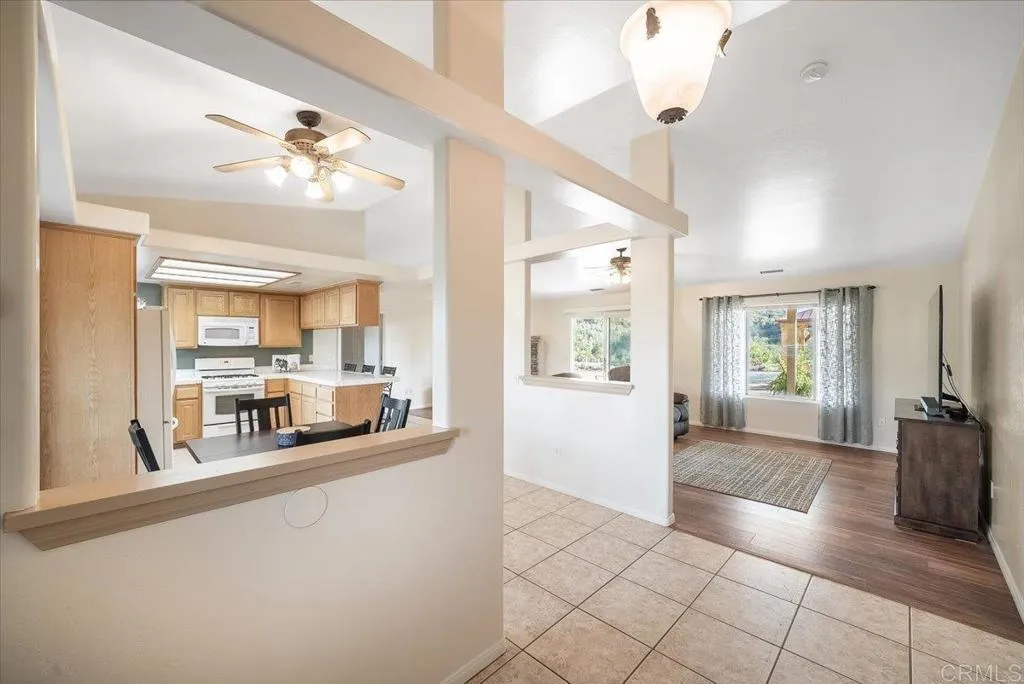 https://cdn.realtyfeed.com/cdn/127/306793139/7559cf1b8a3b19d9d346188a20d70ec0.webp