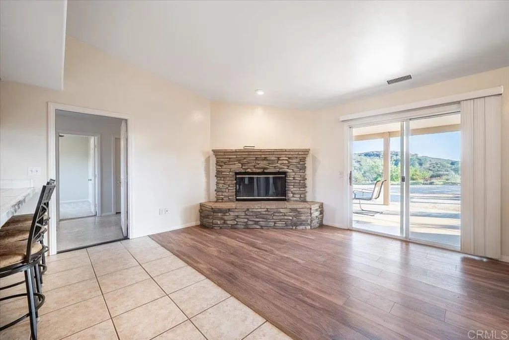 https://cdn.realtyfeed.com/cdn/127/306793139/8372b5df42db5ba4164cf9e10f41a07c.webp