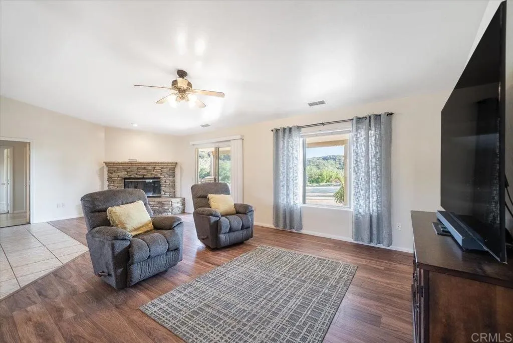 https://cdn.realtyfeed.com/cdn/127/306793139/b1e94d8b4d9a92fb1b6ebc424f78cd65.webp