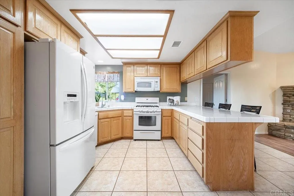 https://cdn.realtyfeed.com/cdn/127/306793139/dcc8f7ad7a1c29d5c7a93cdf315f0bcc.webp