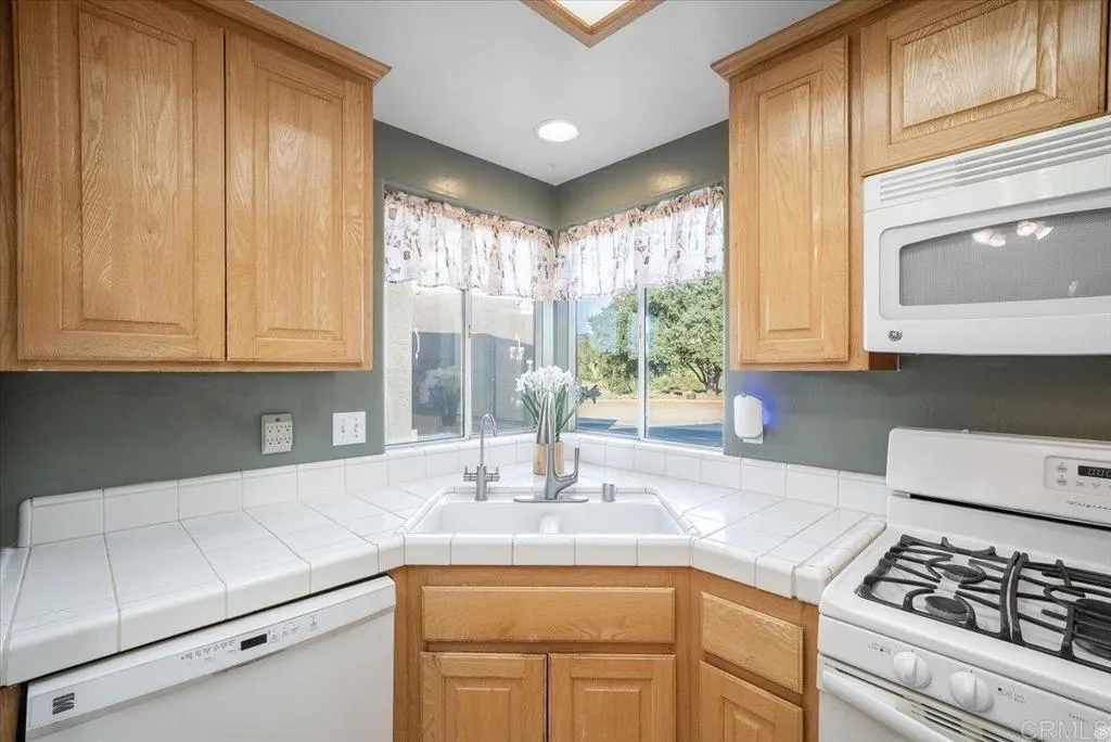 https://cdn.realtyfeed.com/cdn/127/306793139/de31f46c25bc1f270eae0b8321930a01.webp