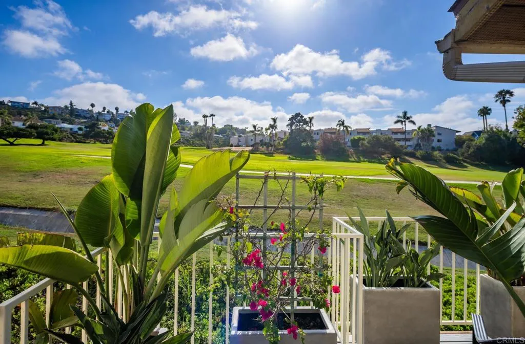 7525 Jerez Court Unit F, Carlsbad, CA 92009 - Photo 4 of 34, Carlsbad, CA