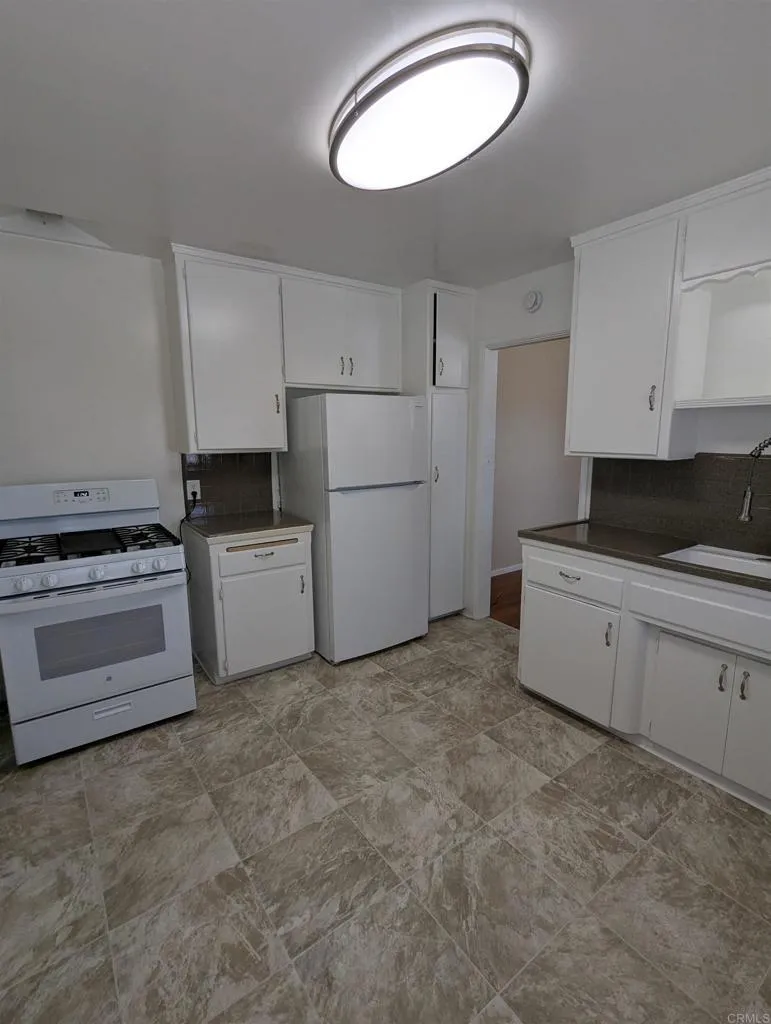 https://cdn.realtyfeed.com/cdn/127/306793208/d6cc58f1703ba6fe510647408b13cc62.webp