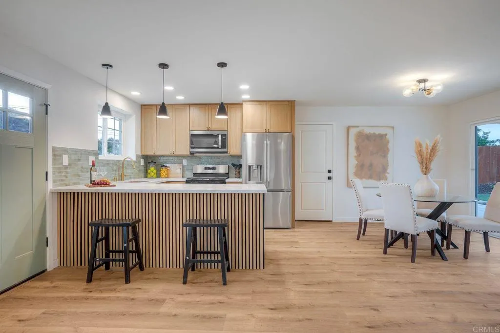 https://cdn.realtyfeed.com/cdn/127/306793210/28d7bc62cb23a750588cd40b490cd5c6.webp