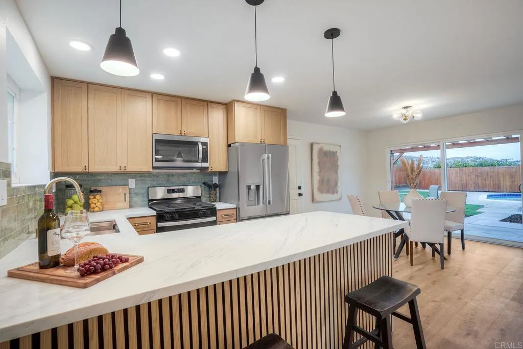 https://cdn.realtyfeed.com/cdn/127/306793210/4233a934792c8e2877f35e9eeaa2960f.webp