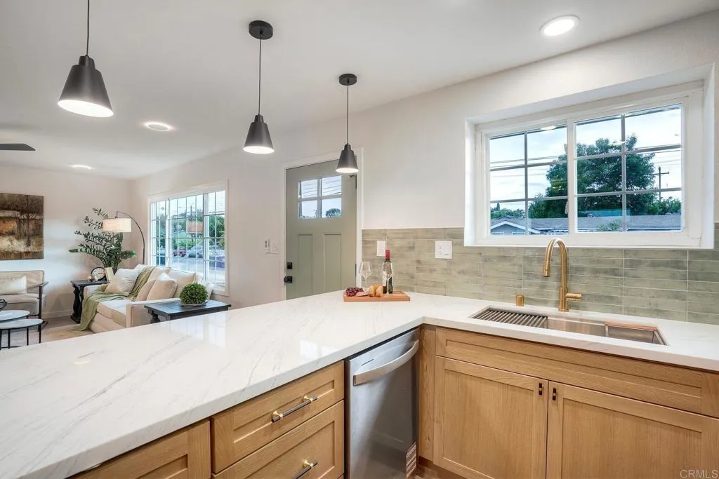 https://cdn.realtyfeed.com/cdn/127/306793210/4ac30cce7d4714bf920b1ae6db18f8dd.webp