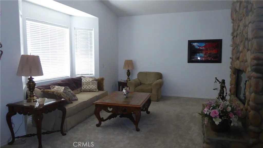 https://cdn.realtyfeed.com/cdn/127/306793216/161c326589464c837e956af3b2439691.webp