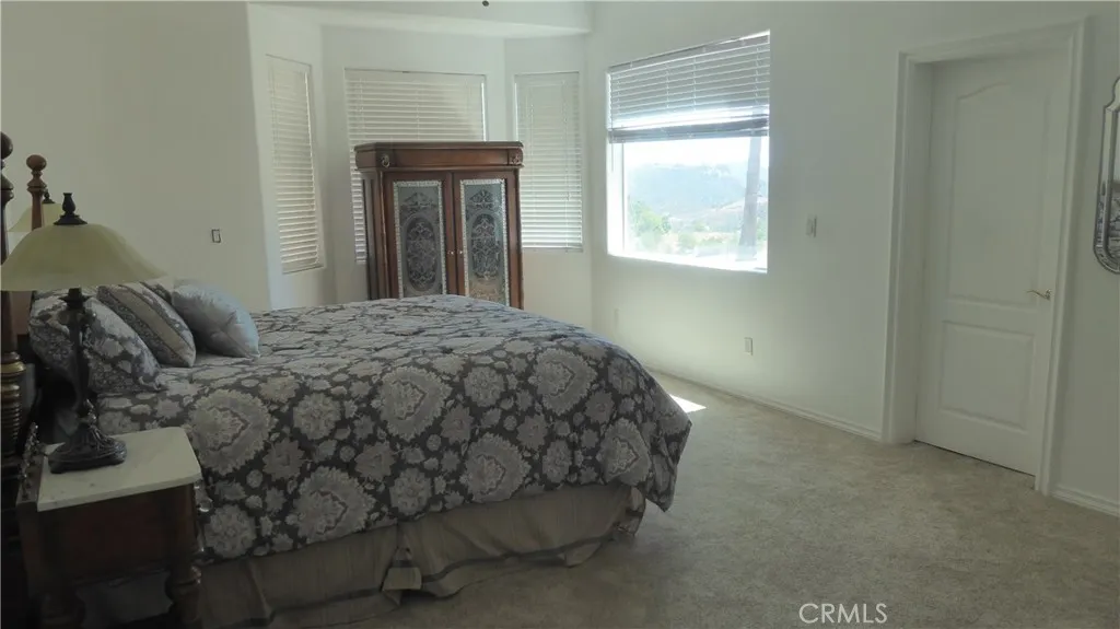 https://cdn.realtyfeed.com/cdn/127/306793216/31ca4d8d9a274928de42a7ea154cb4f4.webp