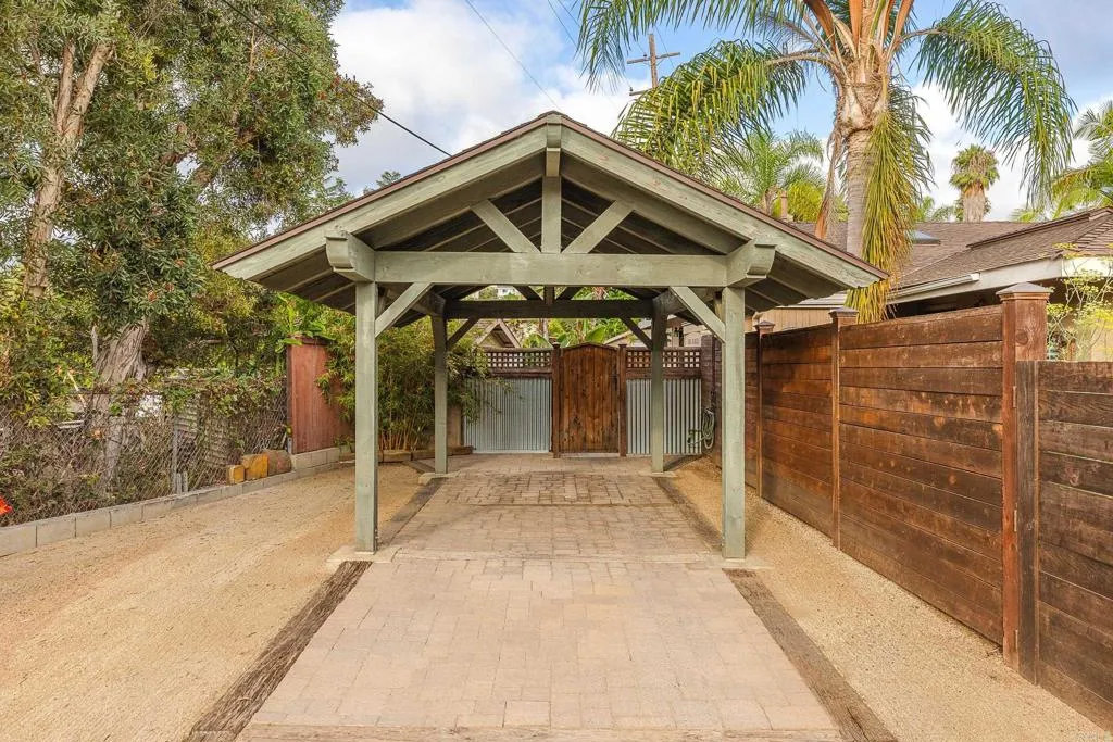 https://cdn.realtyfeed.com/cdn/127/306793242/dcb855873f7bc9953088fb8ce406b832.webp