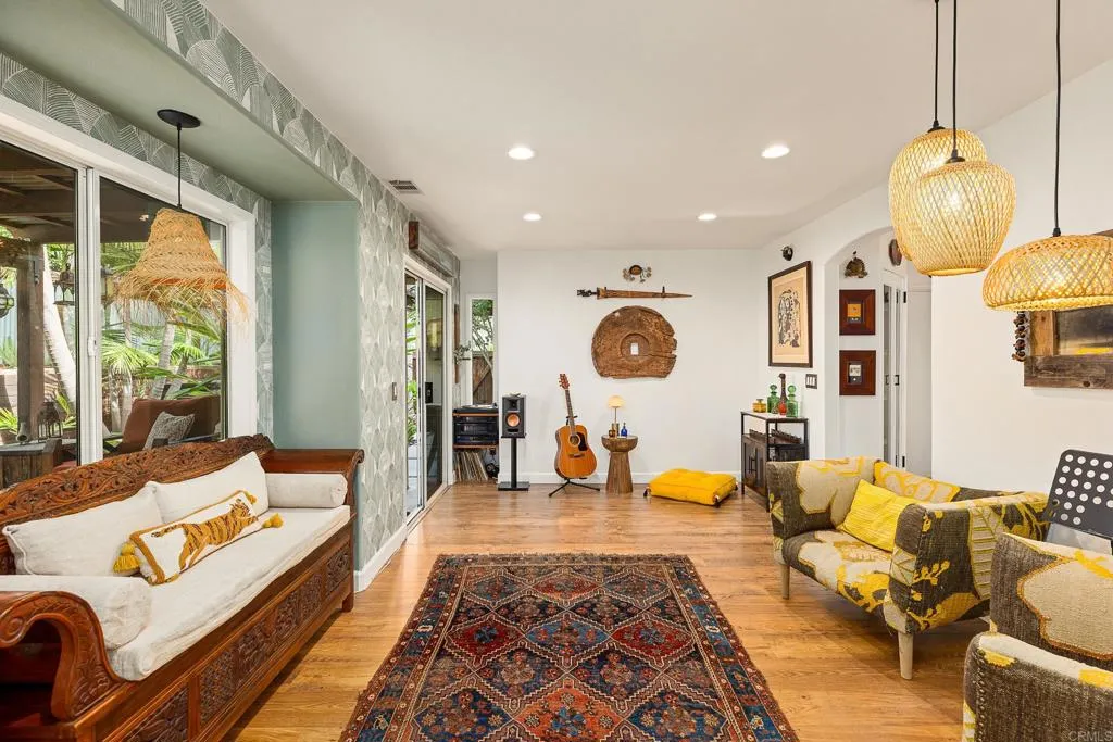 https://cdn.realtyfeed.com/cdn/127/306793242/faf6f95b9162131ad412cb4a5f326588.webp