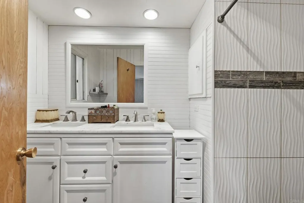 https://cdn.realtyfeed.com/cdn/127/306793251/3cf68a499d825f9a08b426ca20e396f1.webp