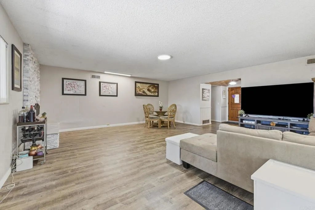https://cdn.realtyfeed.com/cdn/127/306793251/f0b599b602a02a22e1cbe63f34eeceef.webp