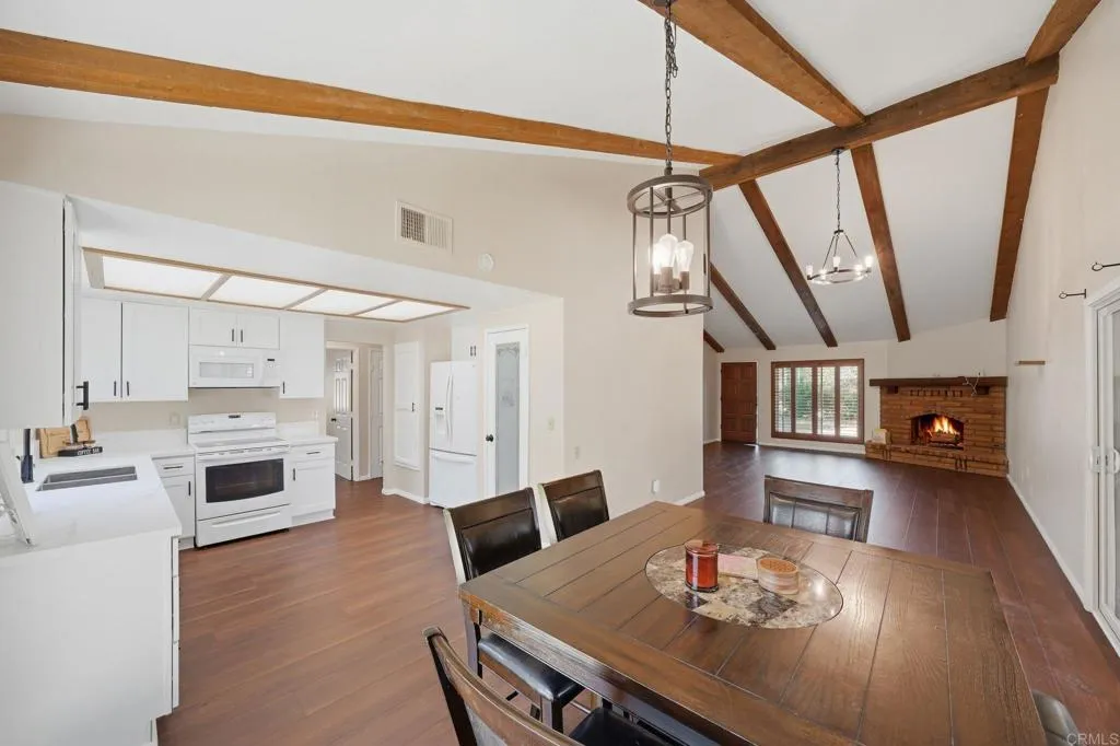 https://cdn.realtyfeed.com/cdn/127/306793254/1444eff319ed1d70739bec7988fbd0d9.webp