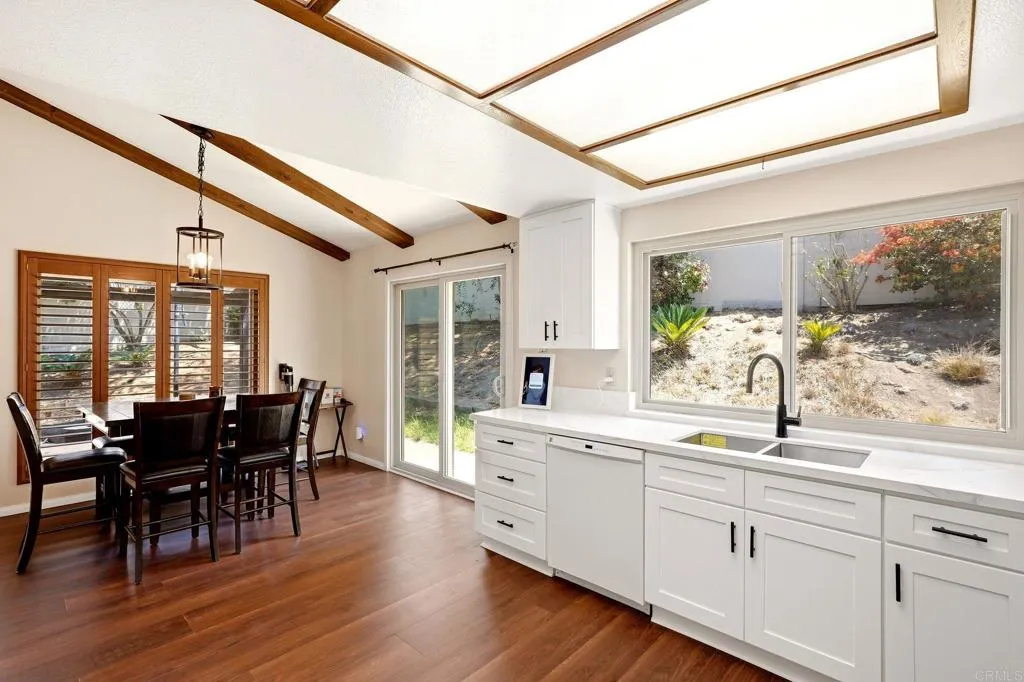 https://cdn.realtyfeed.com/cdn/127/306793254/9e2bf48da1ad078eac869e3a64e71179.webp