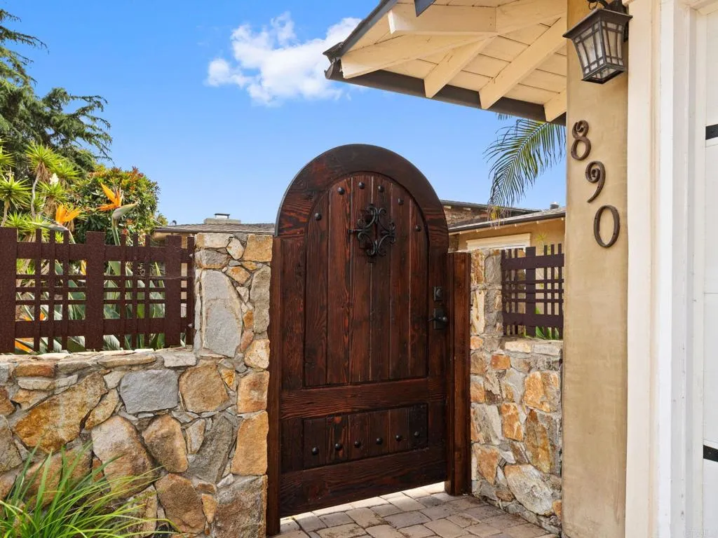 https://cdn.realtyfeed.com/cdn/127/306793273/a49a6d5dd96df87a184484a3ce9d46c5.webp