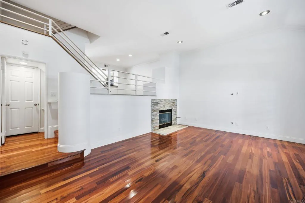 https://cdn.realtyfeed.com/cdn/127/306793277/13c7b23ef0e33445c8ec8426a57aef0f.webp