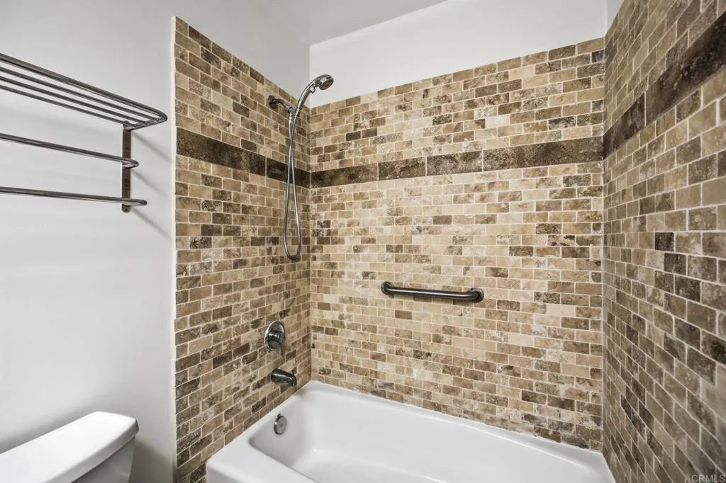 https://cdn.realtyfeed.com/cdn/127/306793277/48e56e2834a8b6757b6cc489bbf12225.webp