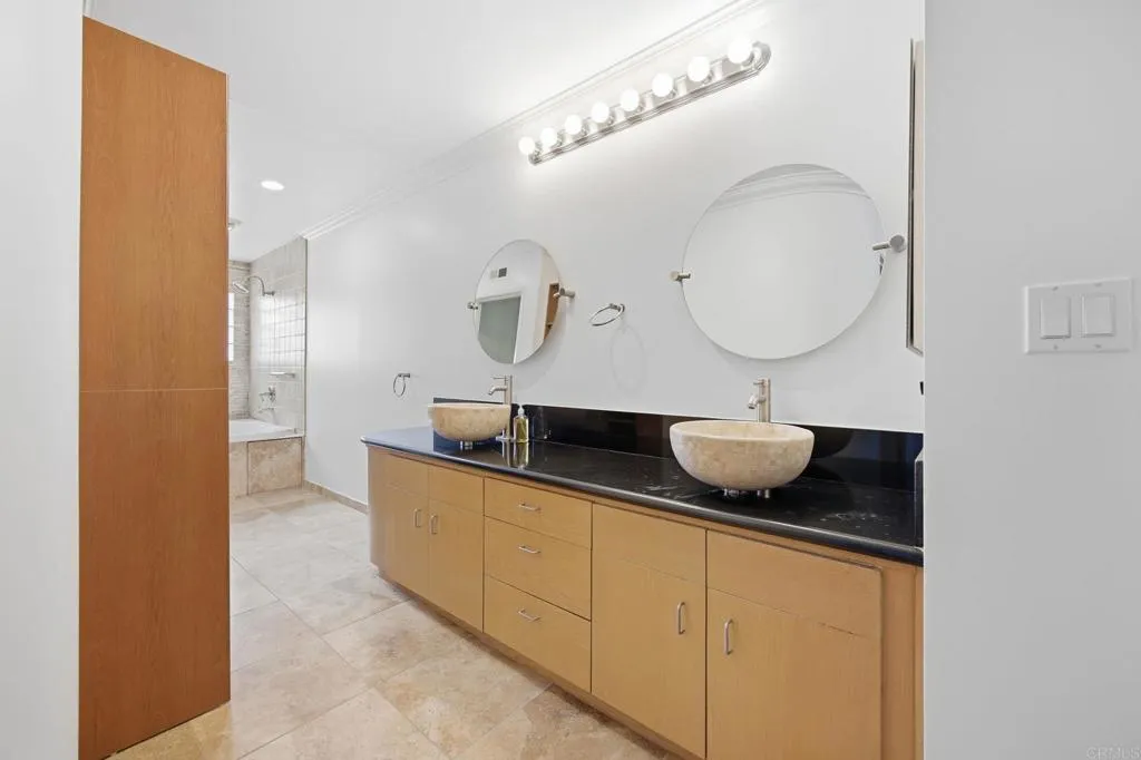 https://cdn.realtyfeed.com/cdn/127/306793277/8807975243f838f14b929ffc88dbe45c.webp