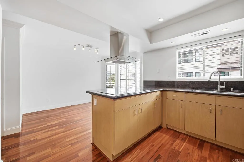 https://cdn.realtyfeed.com/cdn/127/306793277/8a09ff074fef6bc669706b3c121d3288.webp