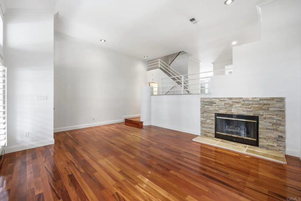https://cdn.realtyfeed.com/cdn/127/306793277/999cef61859f14353c4a3c6201a4c4ed.webp