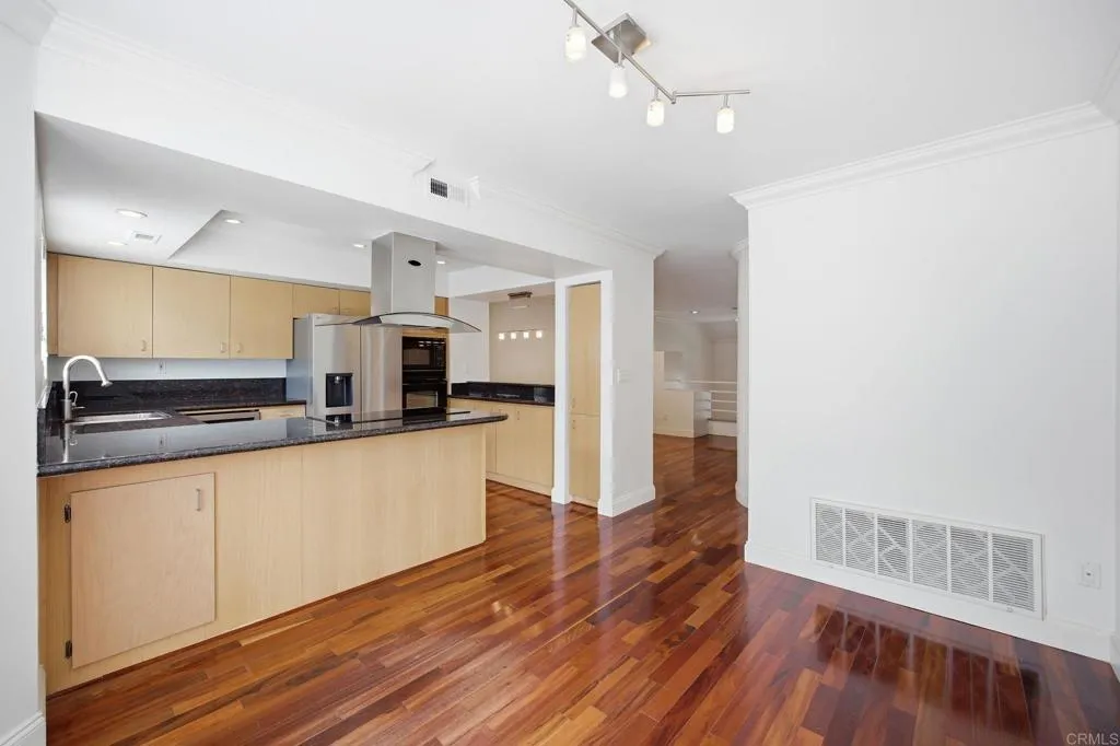 https://cdn.realtyfeed.com/cdn/127/306793277/d245120bd1f3b6a22f6ba7917957fff4.webp