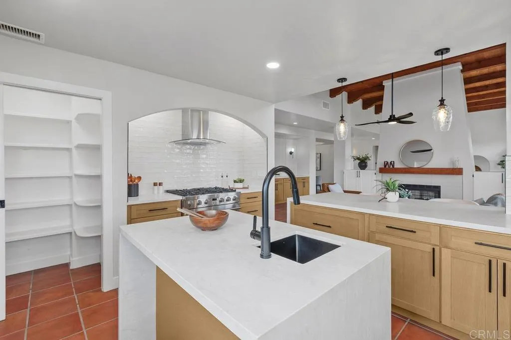 https://cdn.realtyfeed.com/cdn/127/306793324/afa65ac6ca5f2bb6860b9cb88da245a5.webp