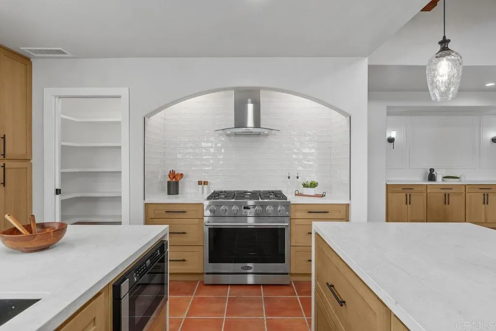 https://cdn.realtyfeed.com/cdn/127/306793324/ccb9388e31f2f29e0d03422e71c68e6d.webp
